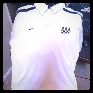 Nike short sleeve athletic golf shirt